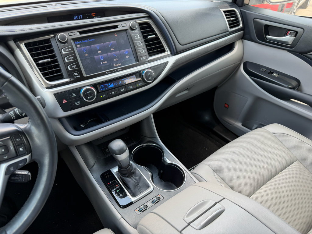 Used 2019 Toyota Highlander Limited FWD image 15