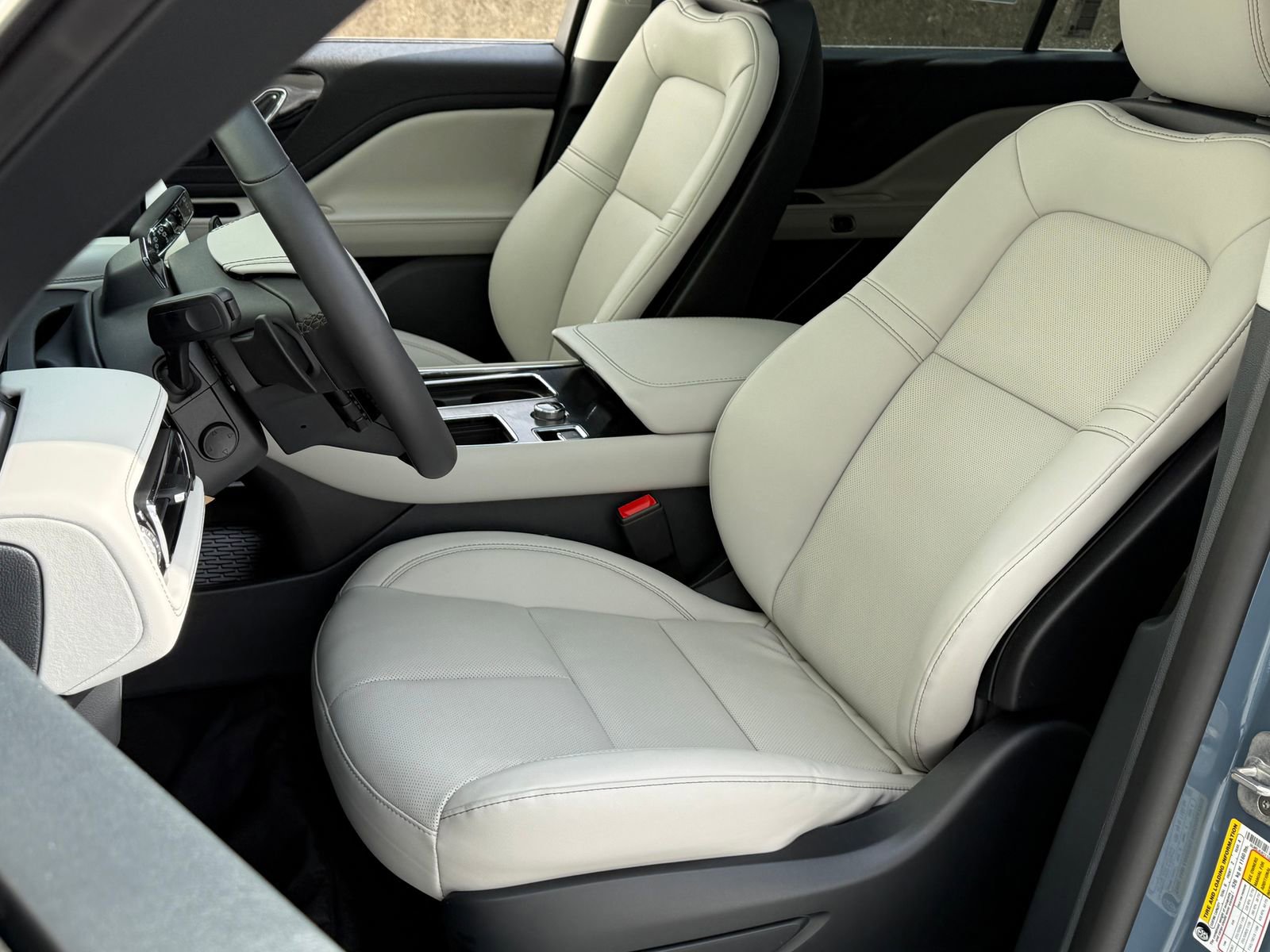 New 2026 Lincoln Aviator AWD image 24