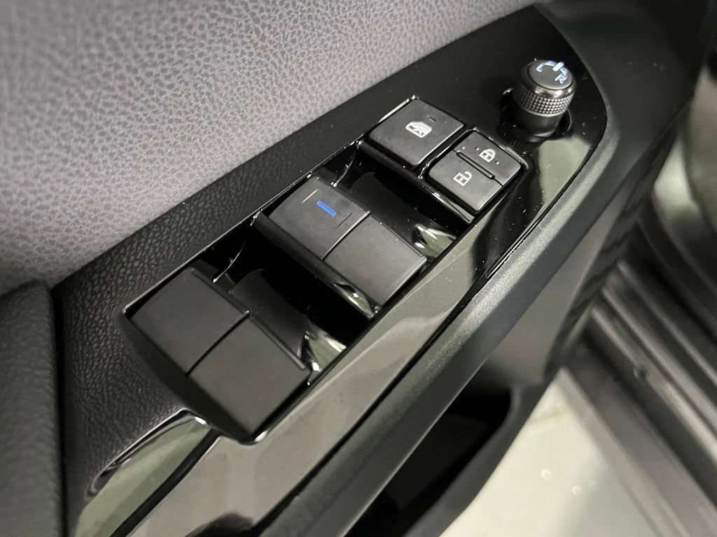 Certified 2022 Toyota Prius LE FWD image 36