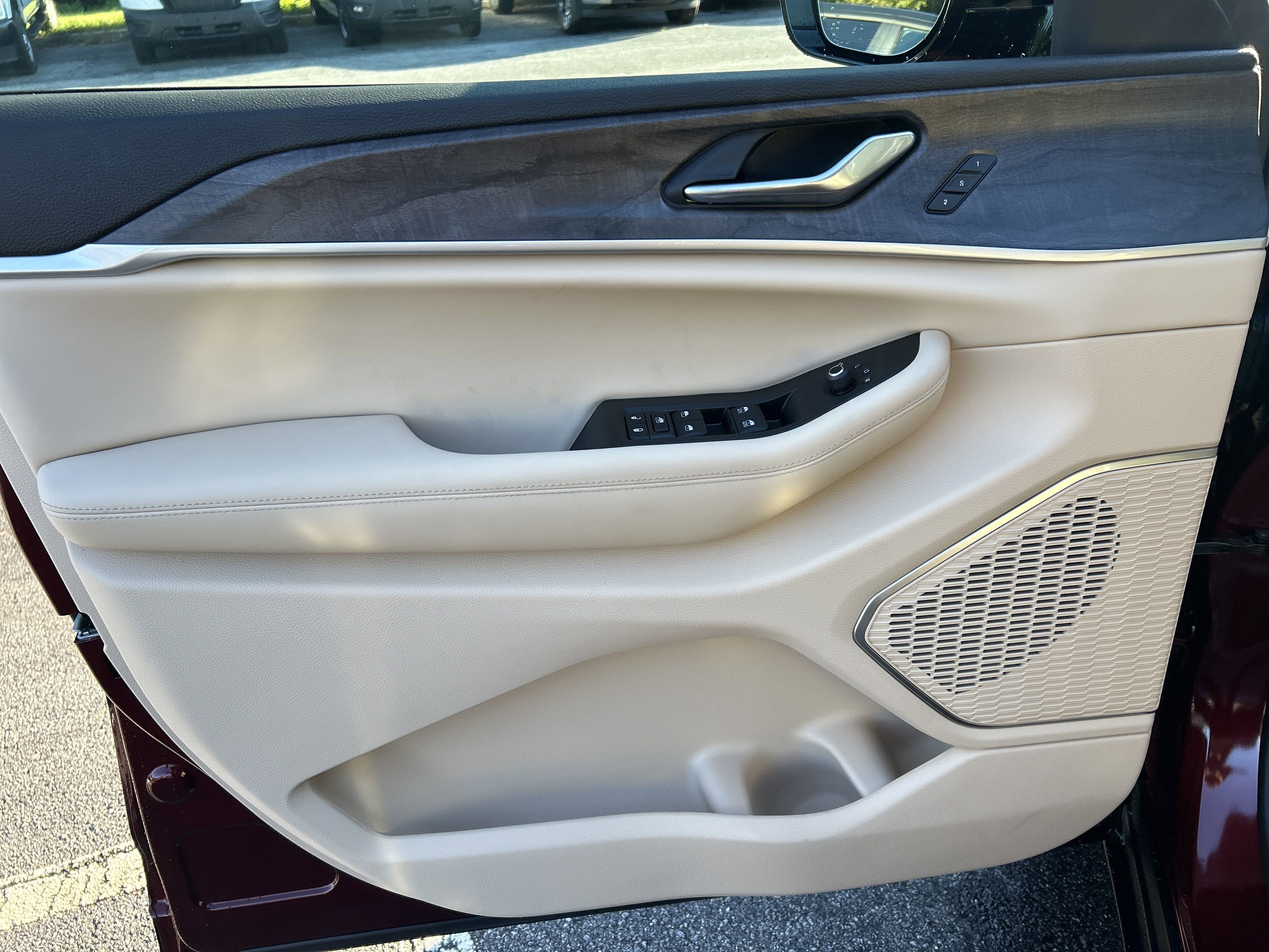 New 2025 Jeep Grand Cherokee Limited w/ Luxury Tech Group II image 9