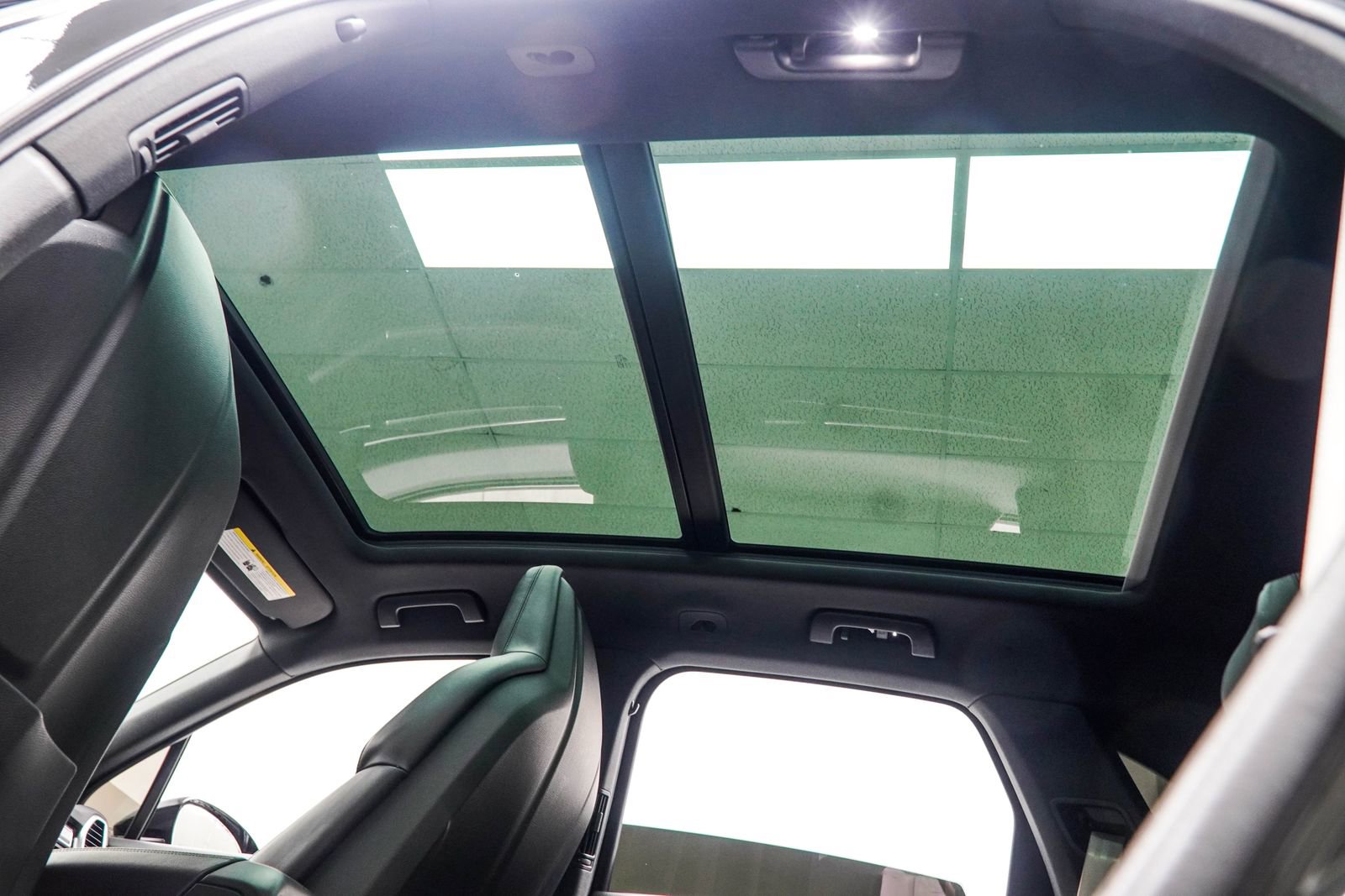 Used 2023 Porsche Cayenne Platinum Edition image 48