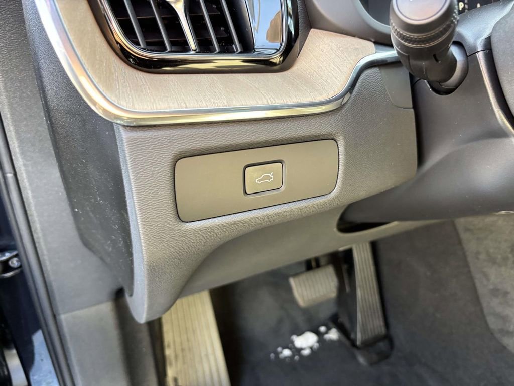 New 2026 Volvo XC60 B5 Plus w/ Protection Package Premier image 13