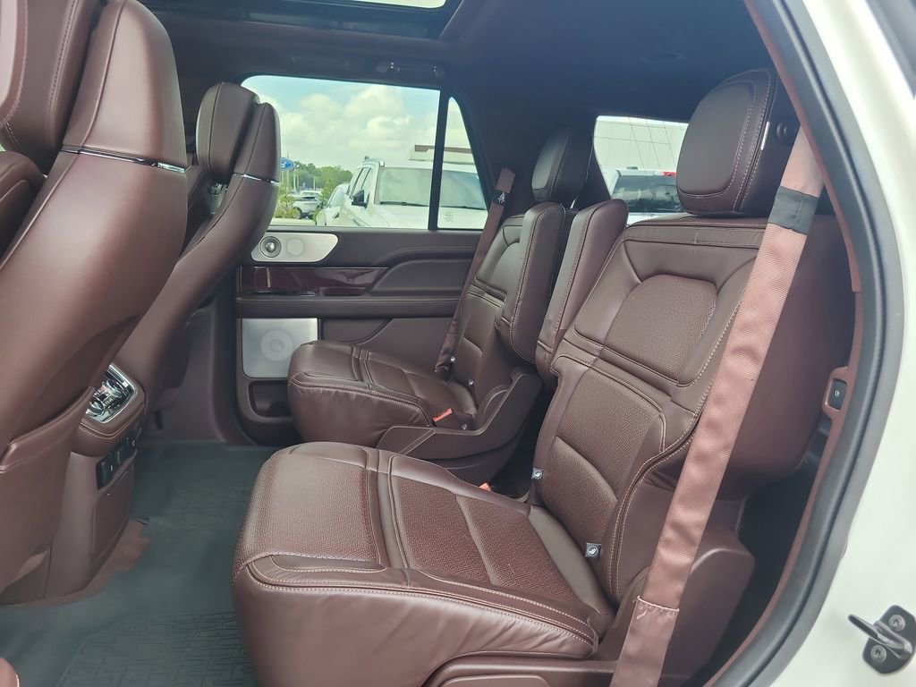 Used 2020 Lincoln Navigator Black Label w/ Cargo Convenience Package AWD/4WD image 12