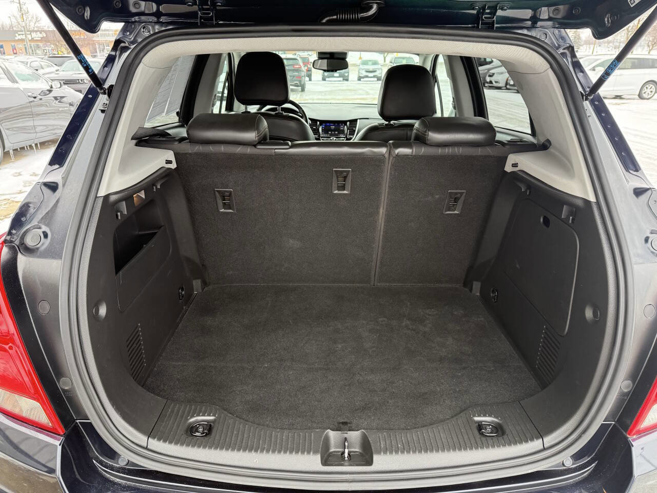 Used 2021 Chevrolet Trax LT w/ LT Convenience Package image 13