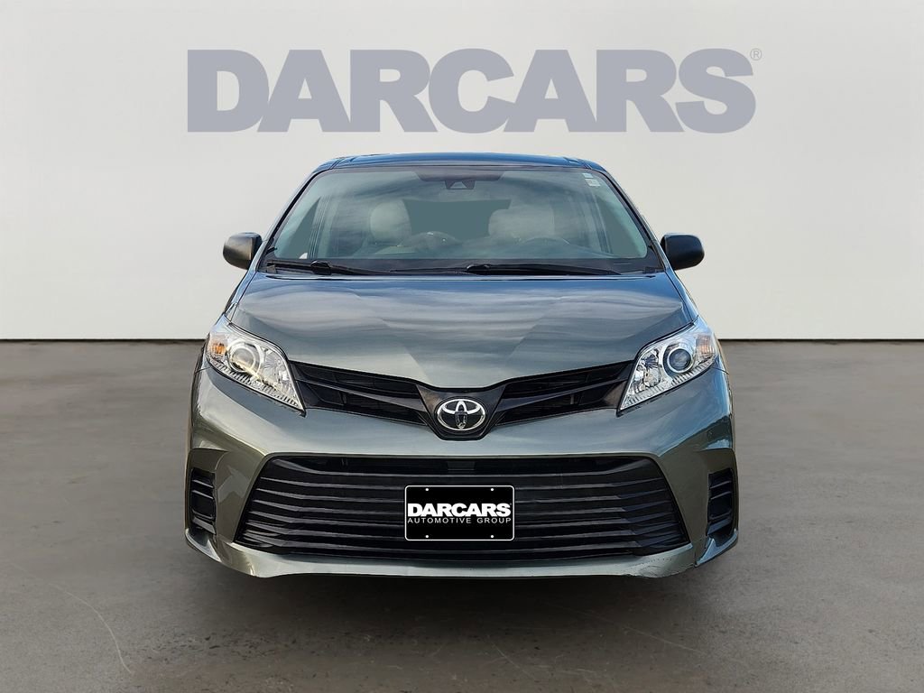 Used 2020 Toyota Sienna L image 2