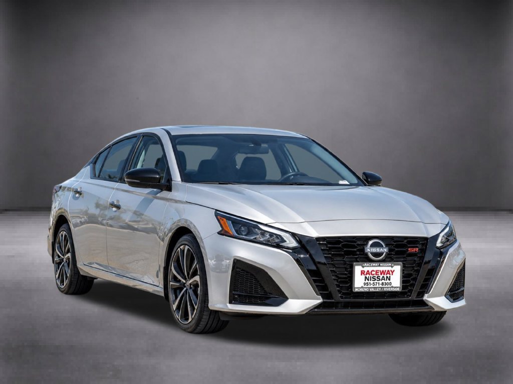 Used 2023 Nissan Altima 2.5 SR FWD image 11