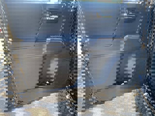 Used 2017 Toyota Tacoma TRD Sport w/ Tow Package (A/T) image 17