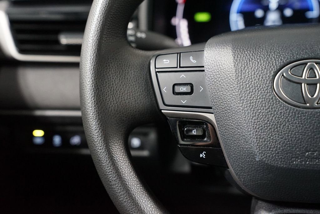 Used 2025 Toyota Camry LE image 14