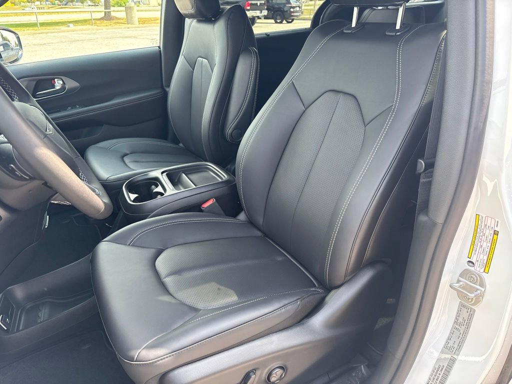 New 2027 Chrysler Pacifica Select FWD image 34