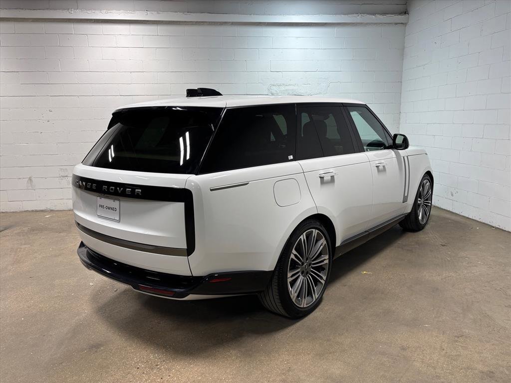 Used 2025 Land Rover Range Rover SE image 6