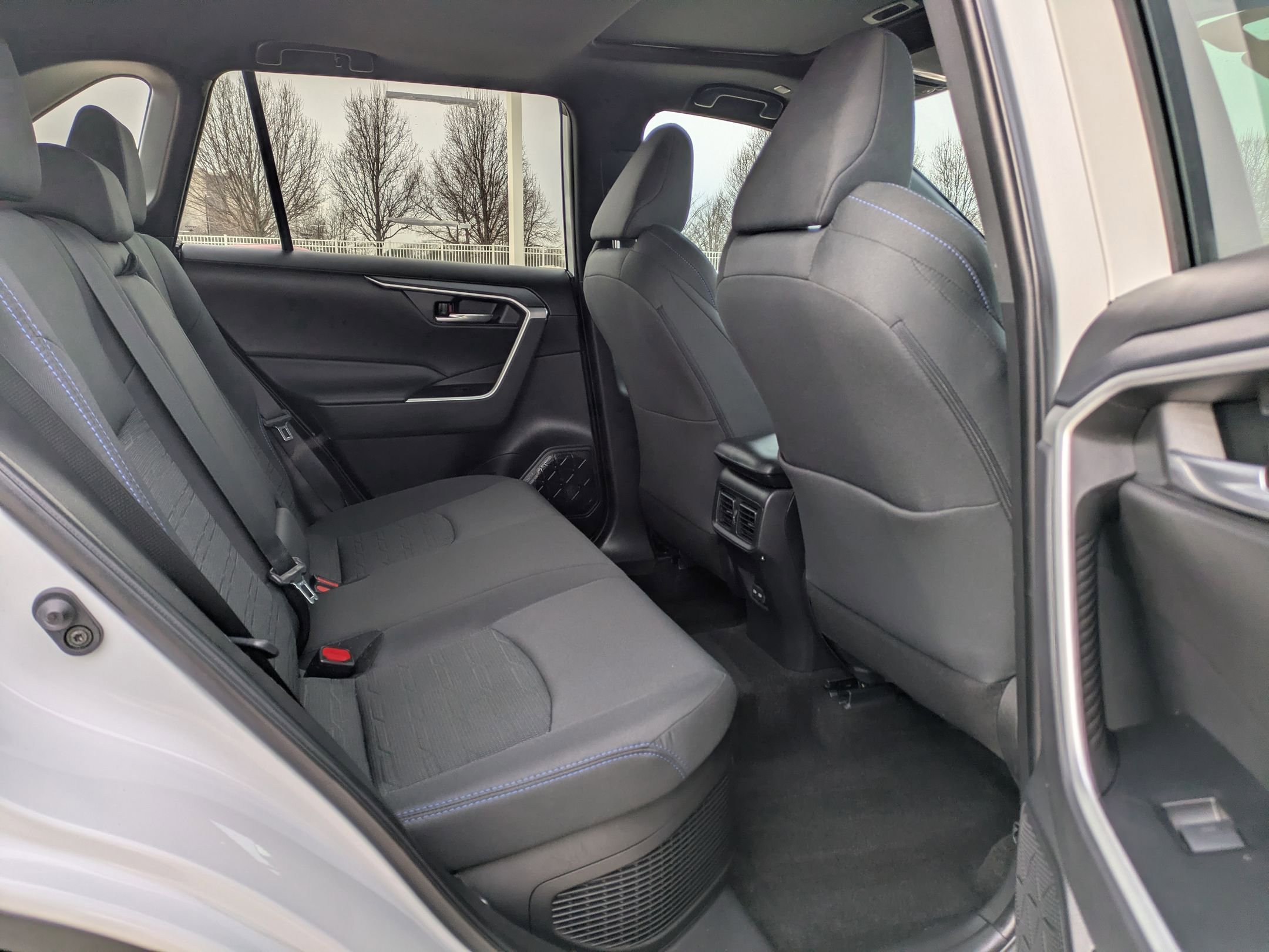 Used 2023 Toyota RAV4 SE w/ Convenience Package image 25