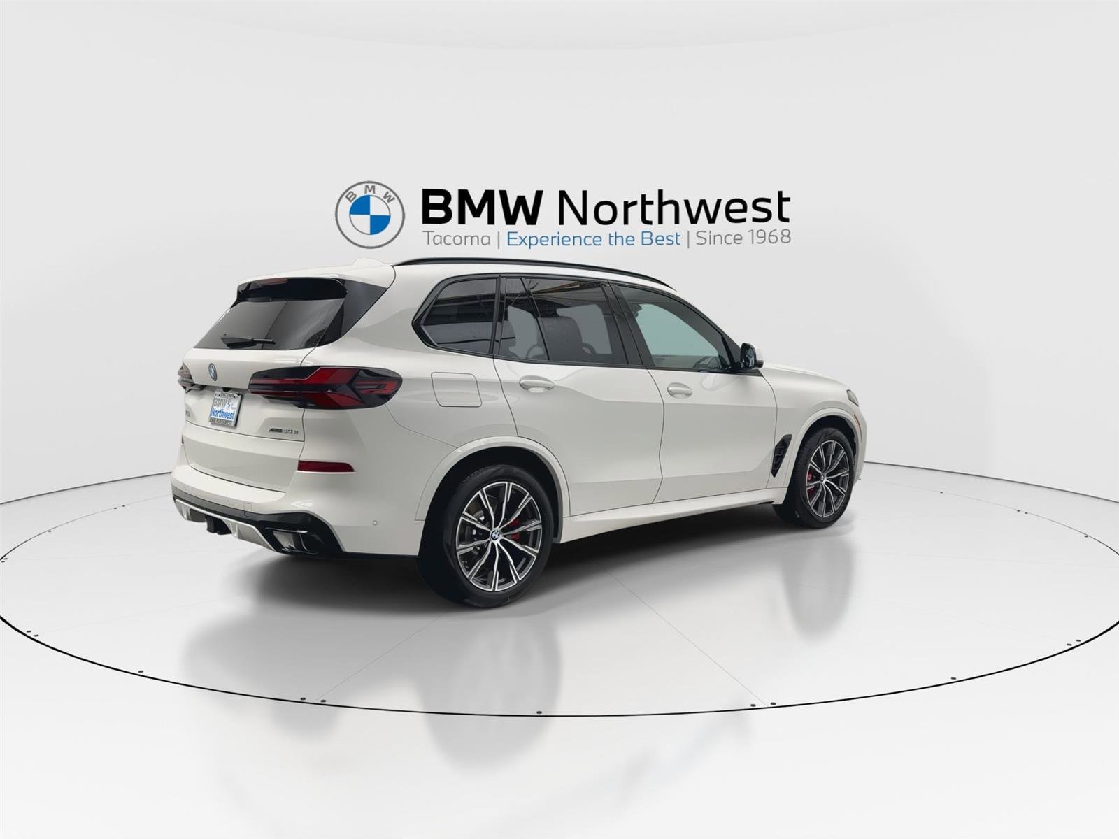New 2026 BMW X5 xDrive50e w/ M Sport Package image 3