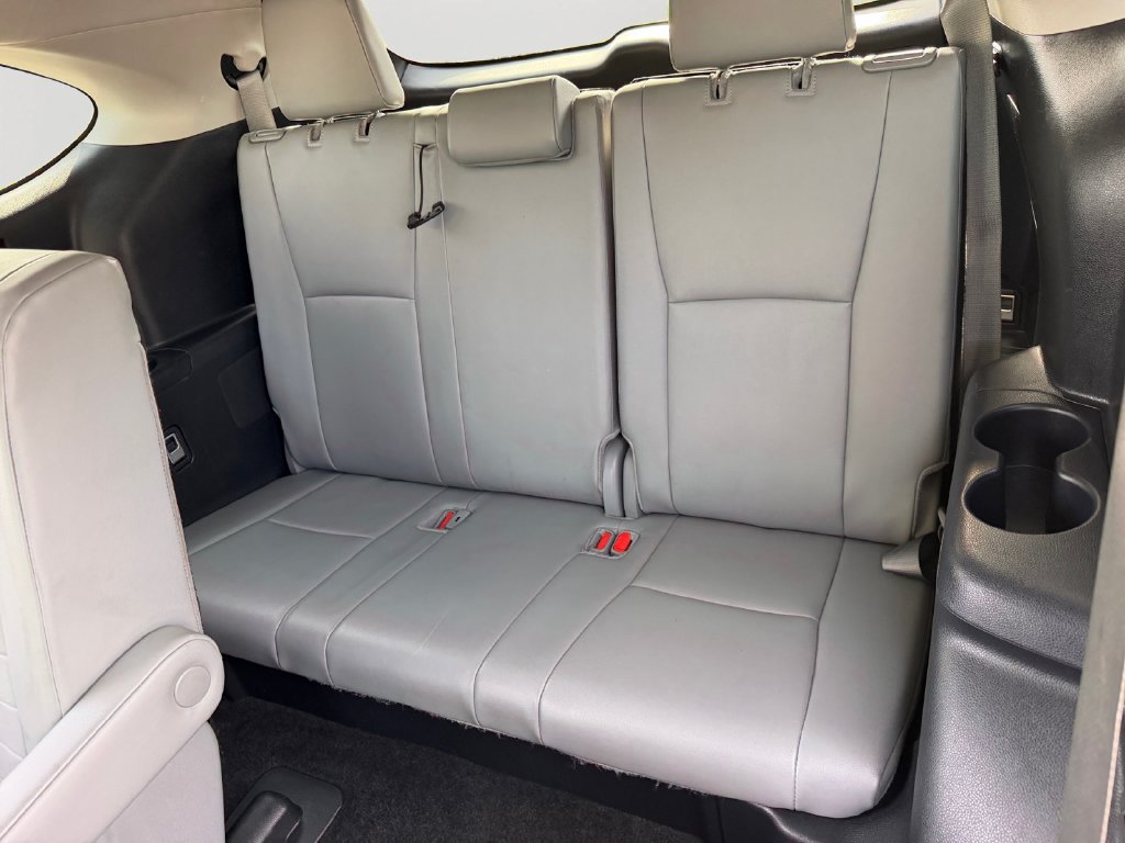 Used 2024 Toyota Highlander XLE AWD/4WD image 10