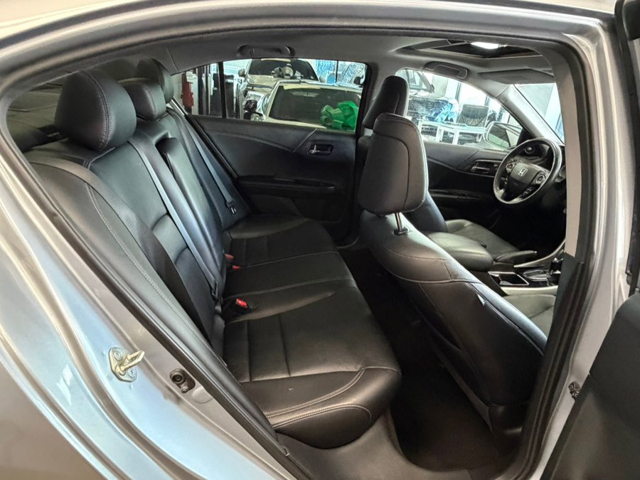 Used 2017 Honda Accord Touring image 24