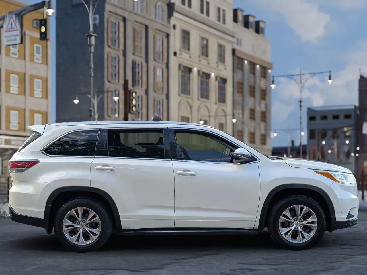Used 2014 Toyota Highlander XLE FWD image 7