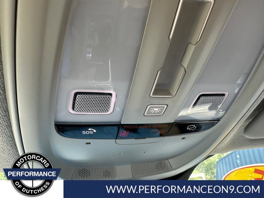 Used 2025 Volvo XC40 B5 Plus image 15