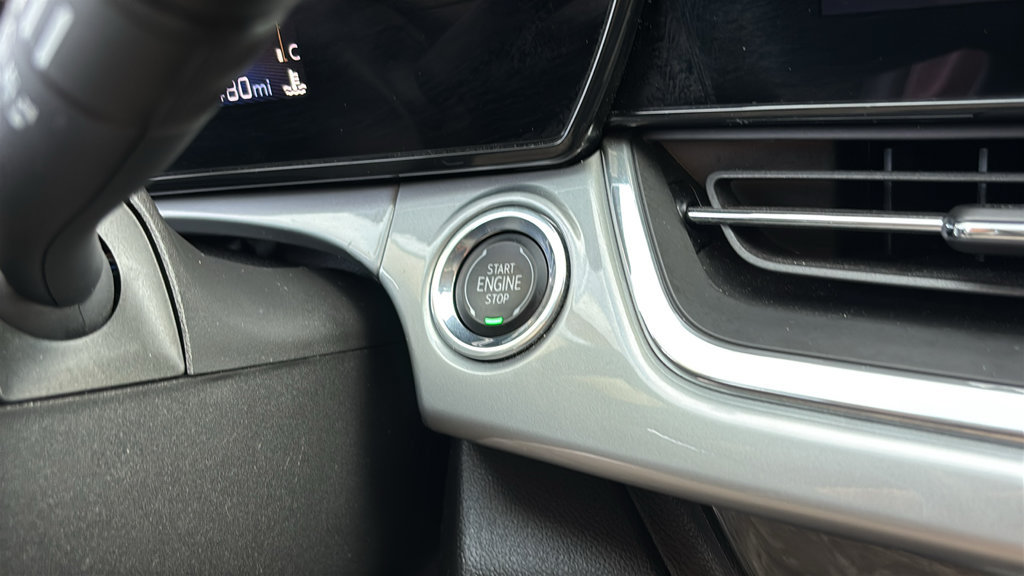 Used 2025 Chevrolet Trax LT FWD image 13