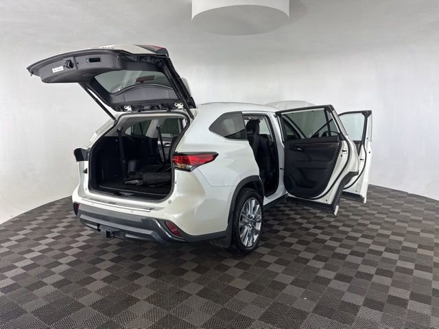 Used 2021 Toyota Highlander Limited image 15