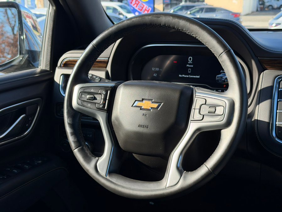 Used 2024 Chevrolet Suburban Premier image 27