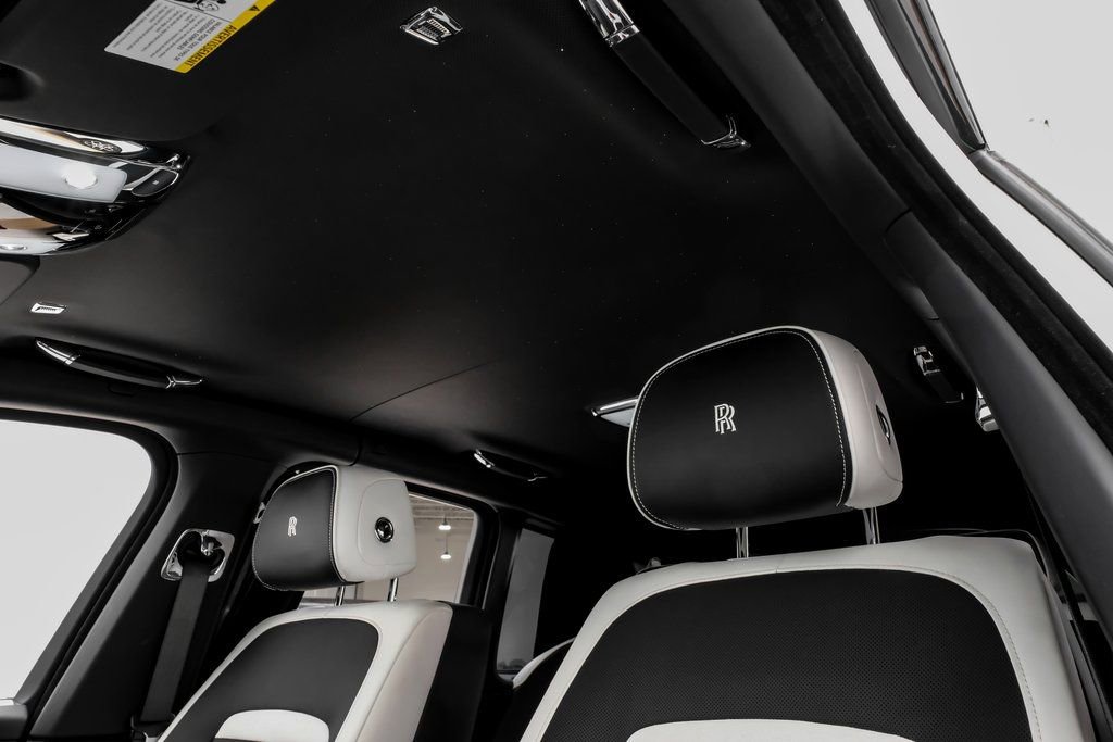 Used 2022 Rolls-Royce Cullinan Black Badge image 26