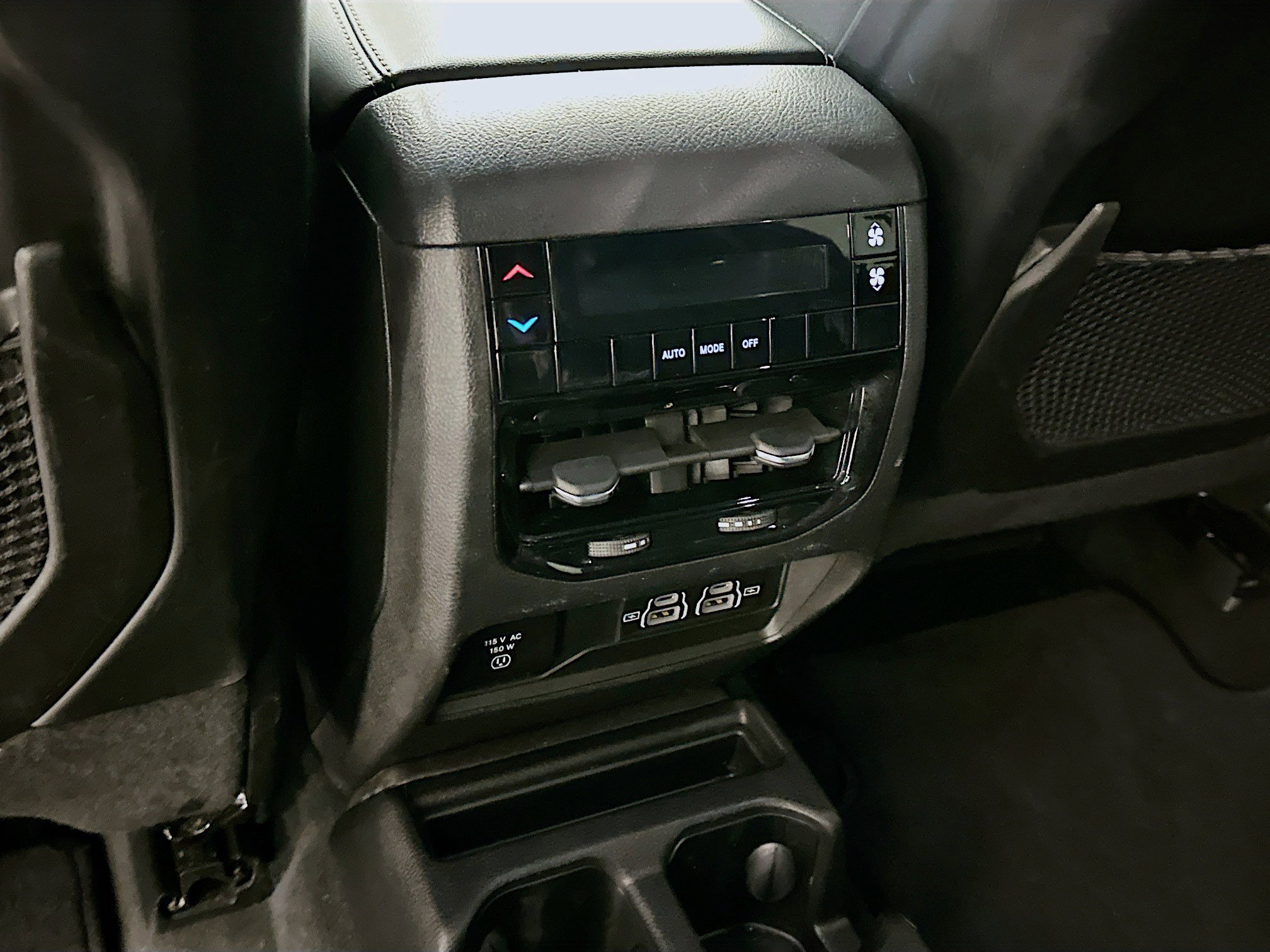 Used 2023 Jeep Grand Cherokee L Laredo image 27