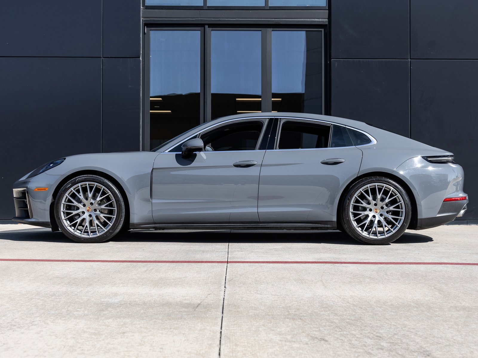 Certified 2025 Porsche Panamera 4 image 2