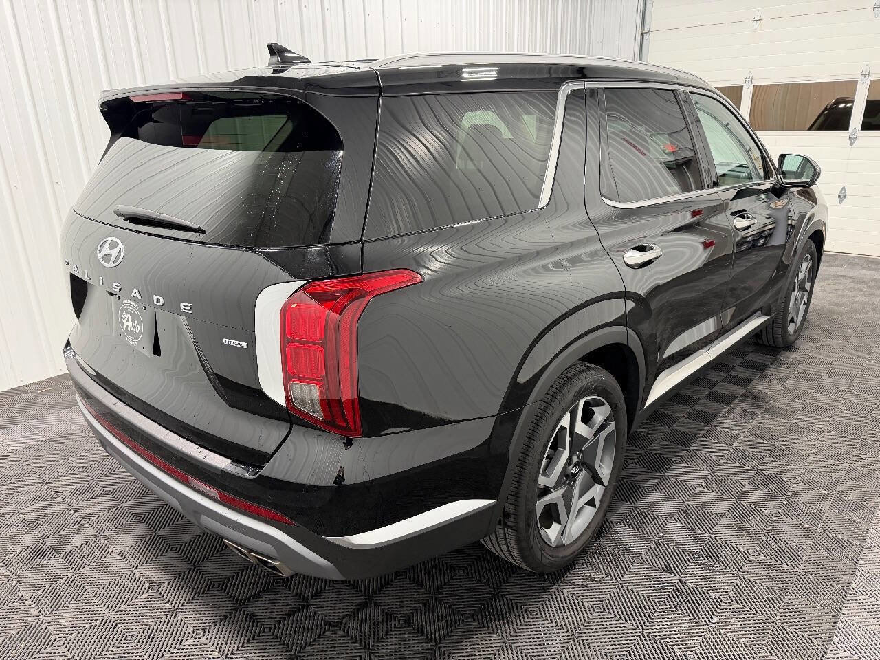 Used 2025 Hyundai Palisade Limited image 3