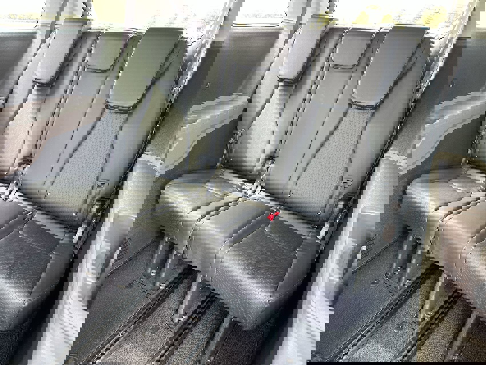 Used 2025 Kia Carnival image 23