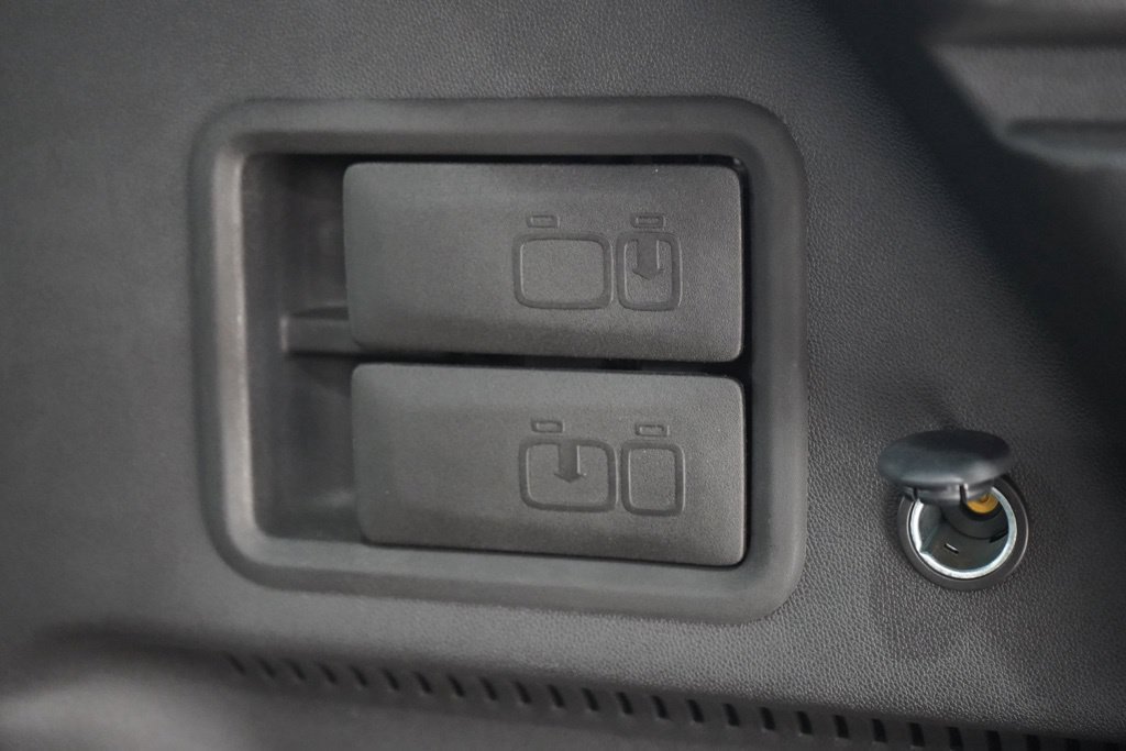 Used 2023 Chevrolet Equinox Premier FWD image 40