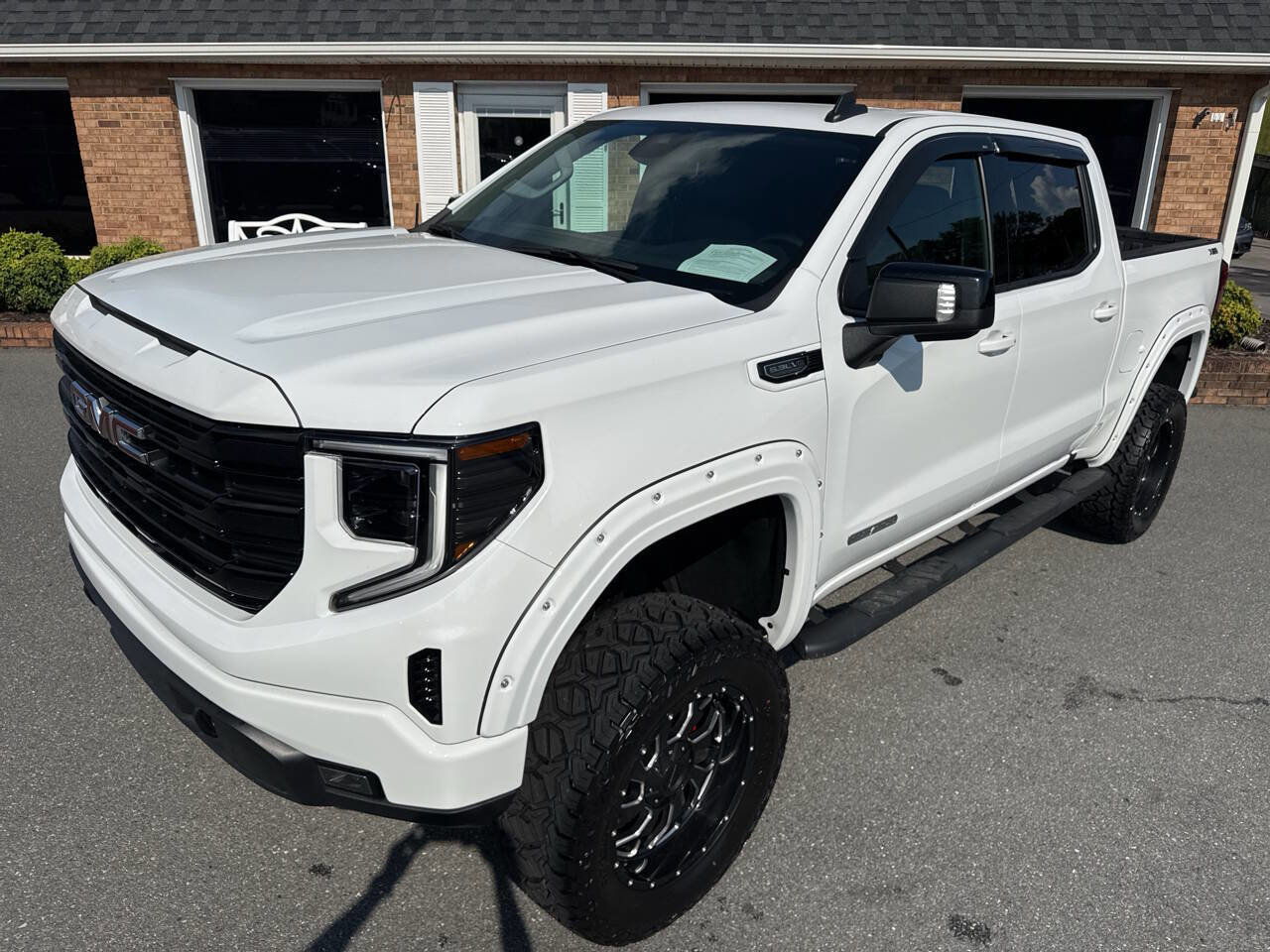 Used 2023 GMC Sierra 1500 Elevation w/ Preferred Package image 5