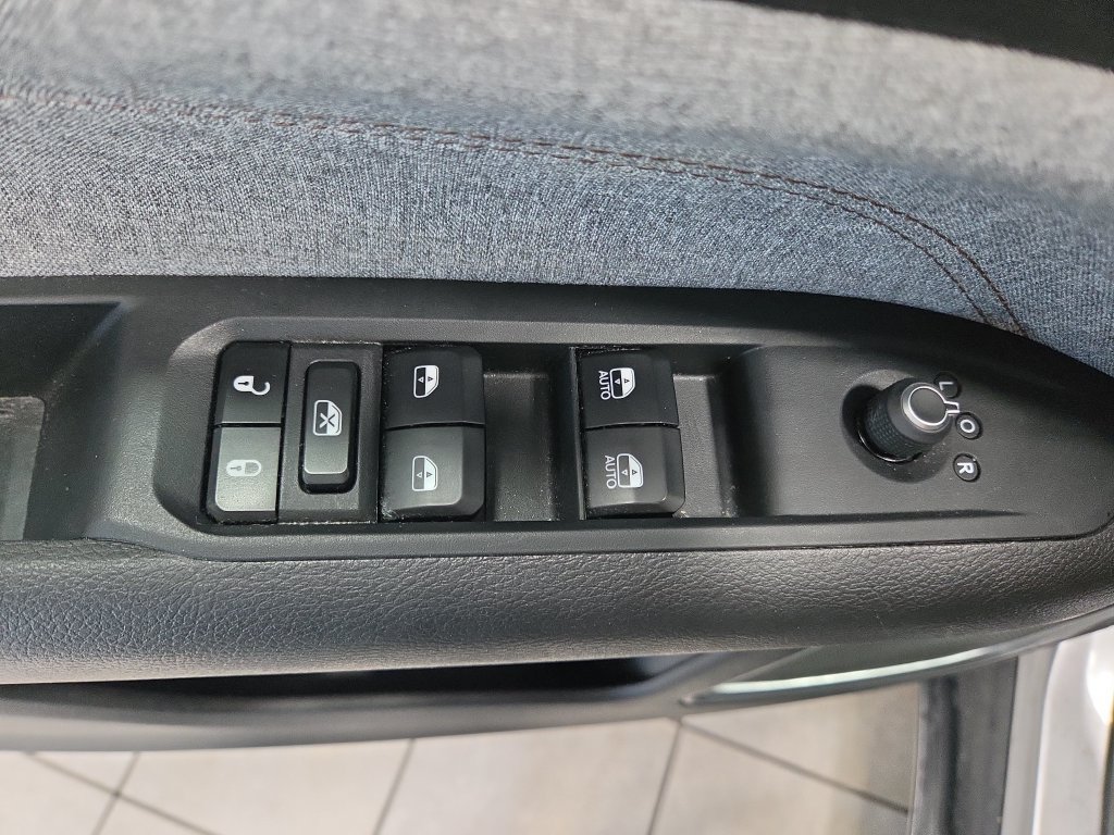 Used 2023 Jeep Compass Latitude AWD/4WD image 31