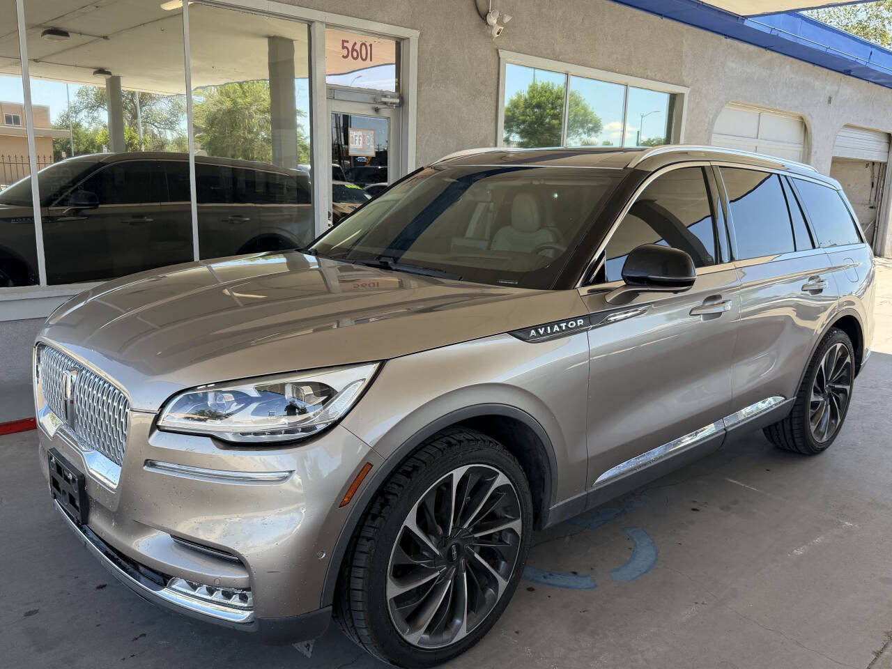 Used 2020 Lincoln Aviator Reserve w/ Equipment Group 202A AWD/4WD image 4