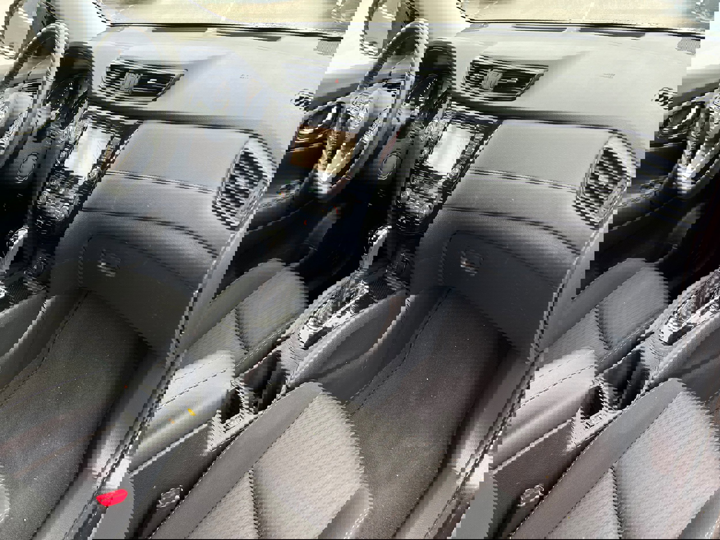 Used 2017 Nissan Rogue SV w/ SV Premium Package image 15