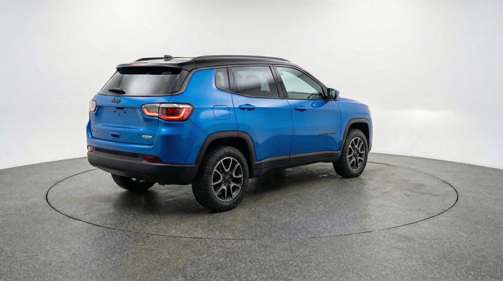 Used 2025 Jeep Compass Trailhawk image 7