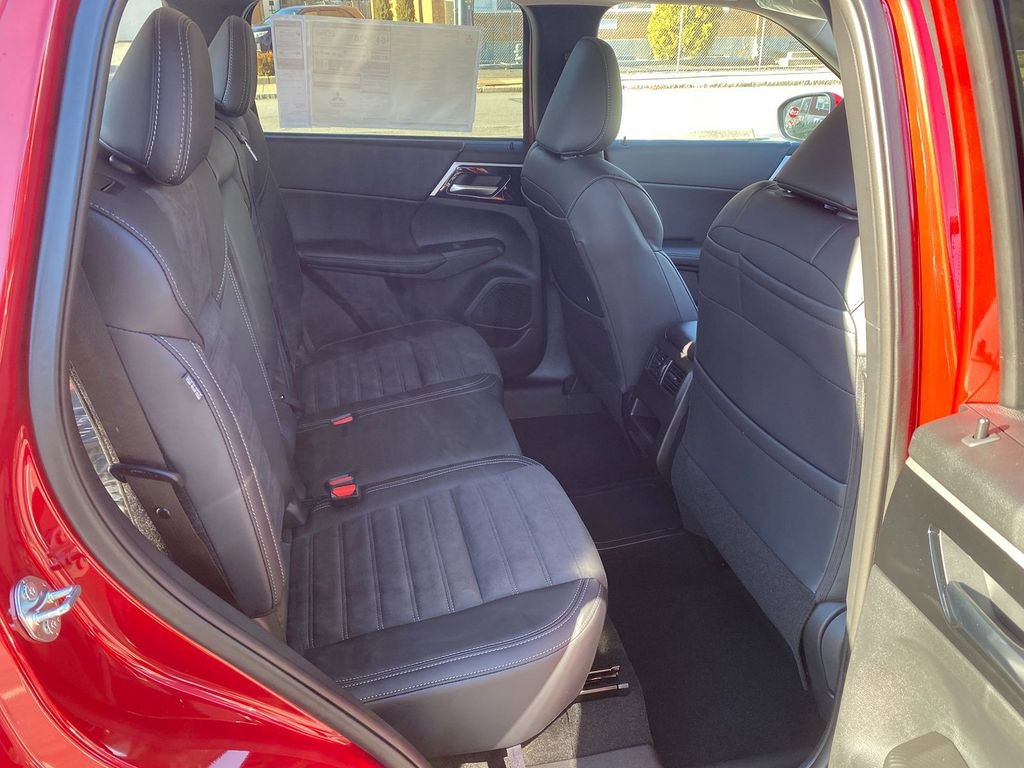 New 2025 Mitsubishi Outlander SE image 27