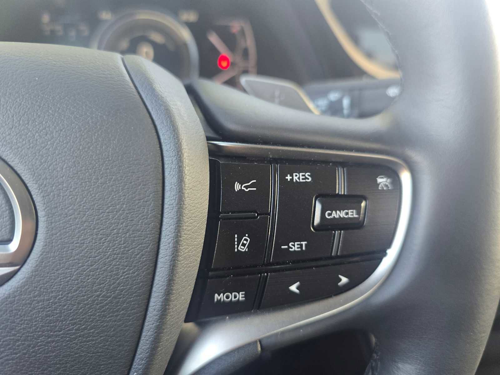 Used 2025 Lexus ES 300h w/ Premium Package image 32