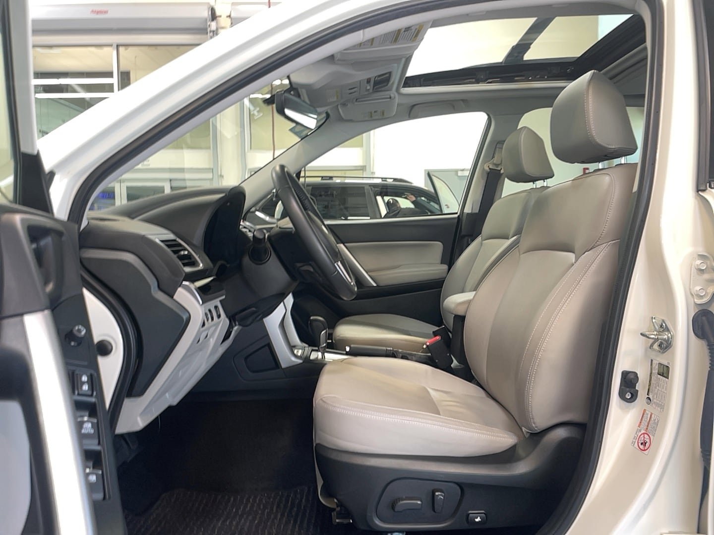 Used 2018 Subaru Forester 2.5i Limited AWD/4WD image 6