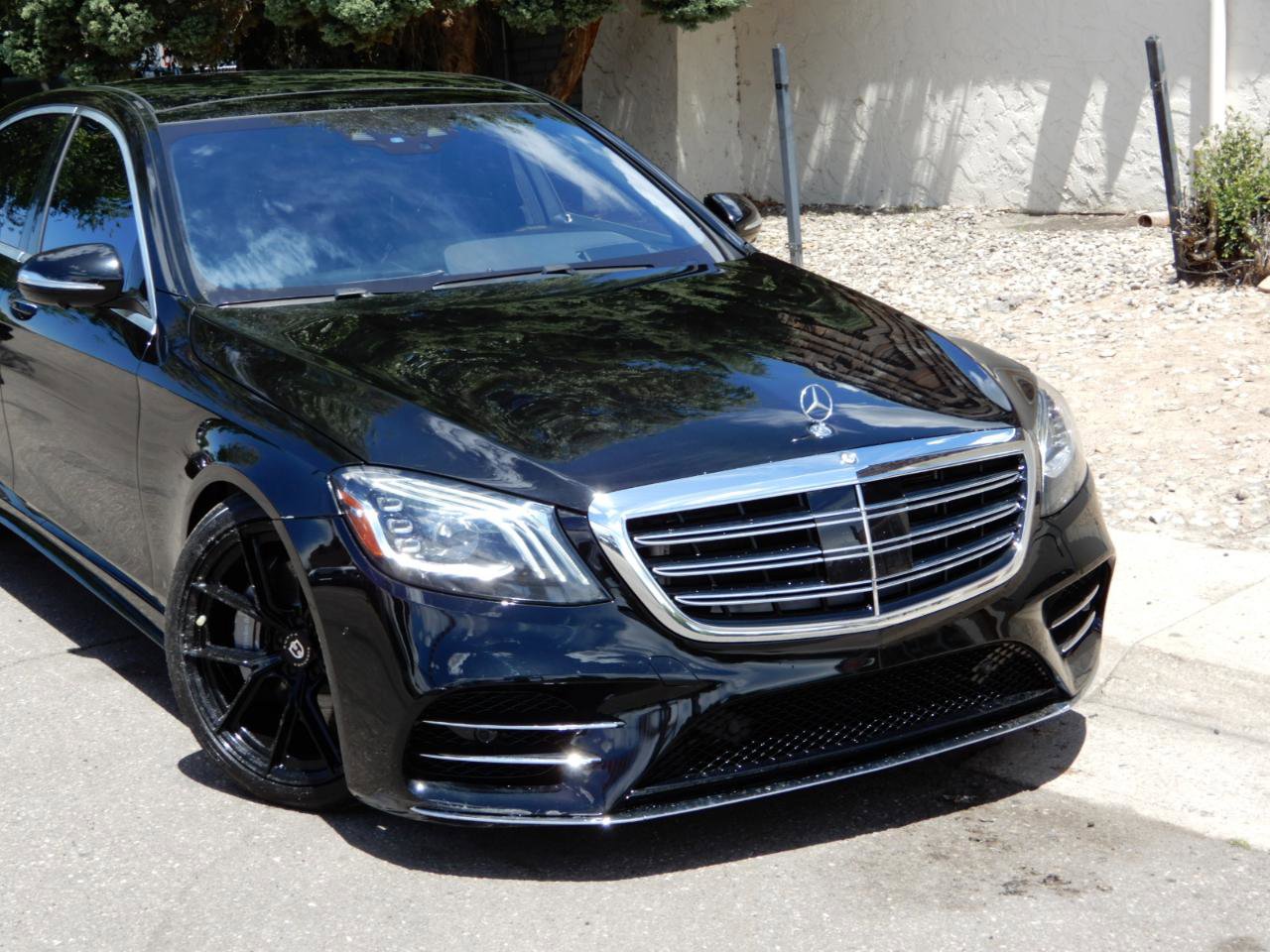 Used 2018 Mercedes-Benz S 560 Sedan w/ AMG Line Exterior image 2