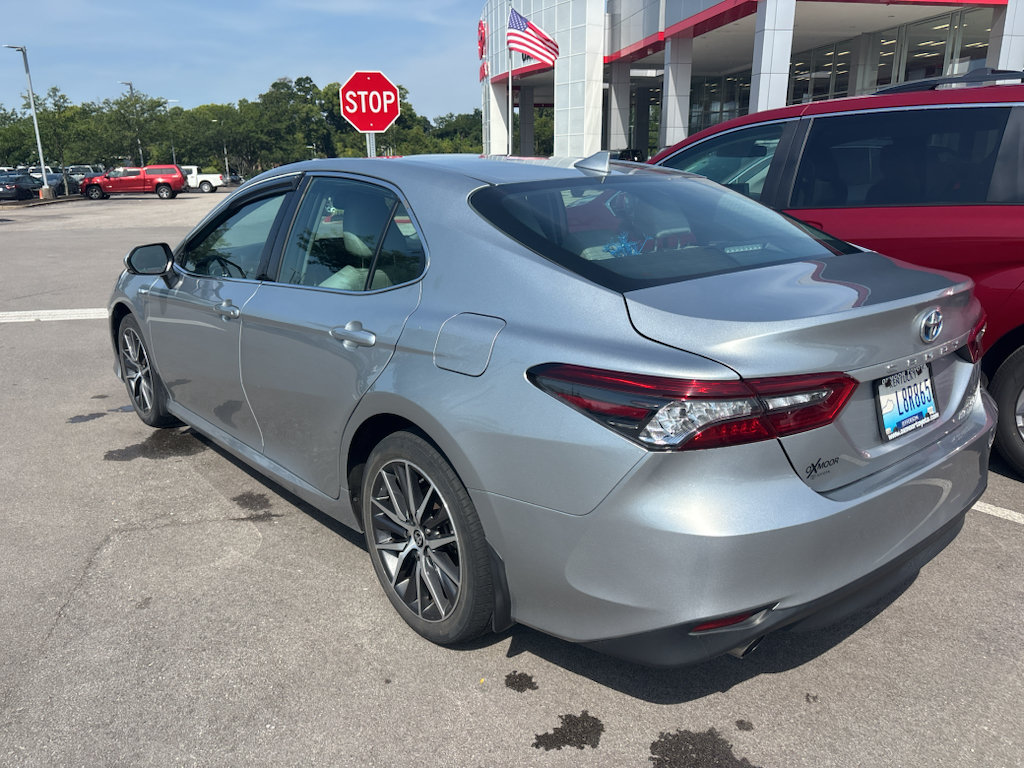 Used 2021 Toyota Camry XLE w/ Cold Weather Package FWD image 4