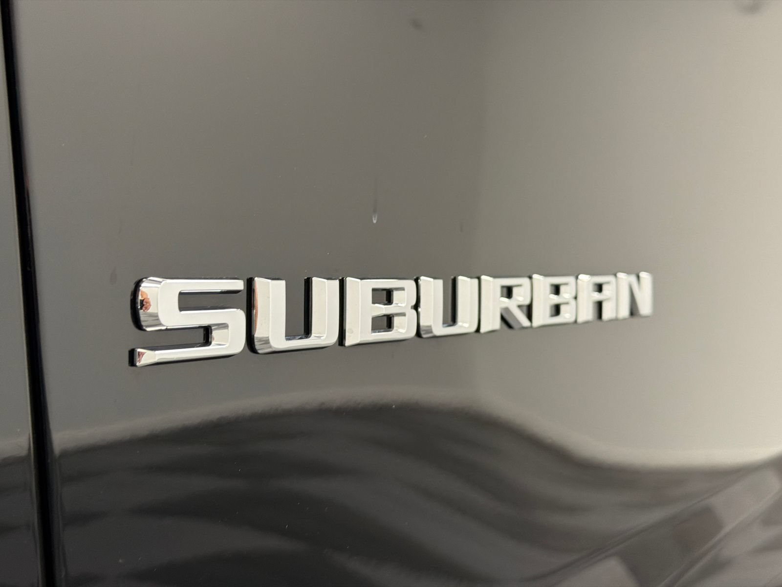 Used 2025 Chevrolet Suburban High Country AWD/4WD image 17