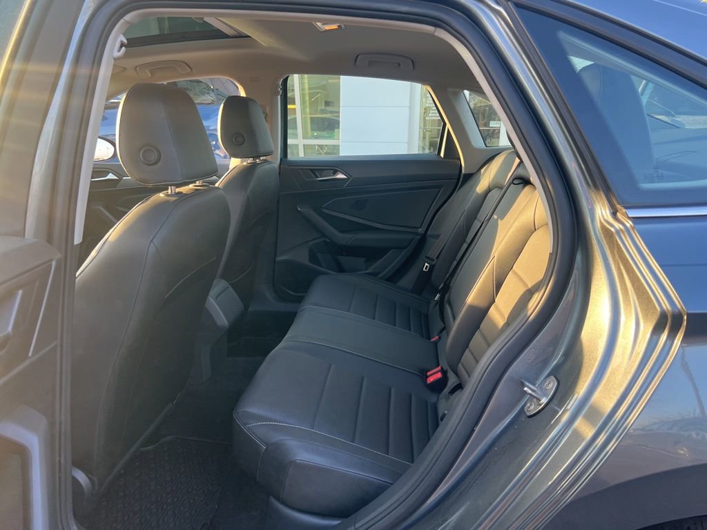 Used 2021 Volkswagen Jetta SE image 16