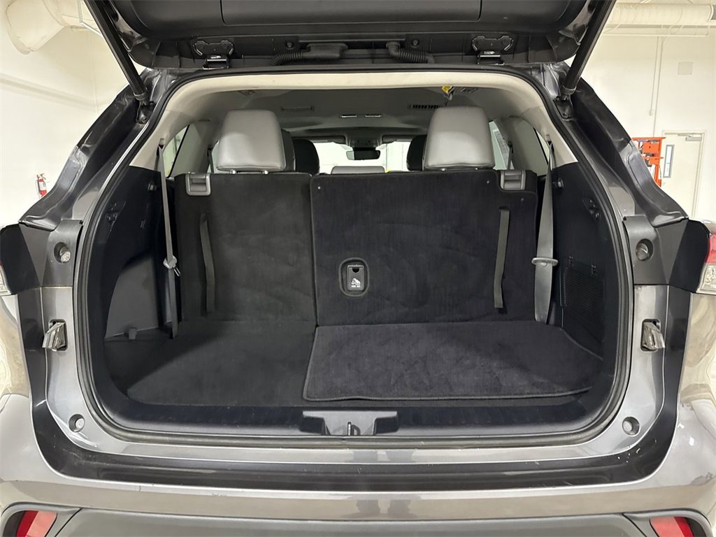 Used 2021 Toyota Highlander XLE image 24