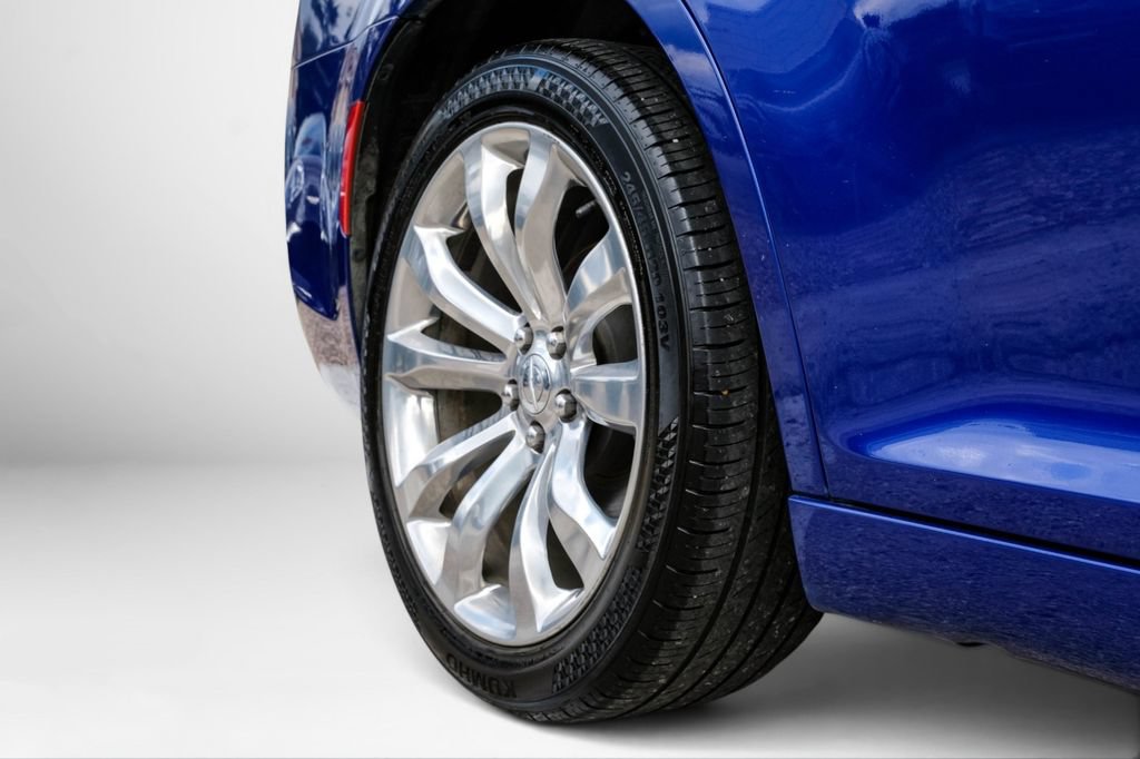 Used 2019 Chrysler 300 Touring w/ Chrome Appearance Package RWD image 58