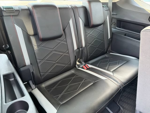 Used 2024 Volkswagen Atlas Peak Edition SE AWD/4WD image 28
