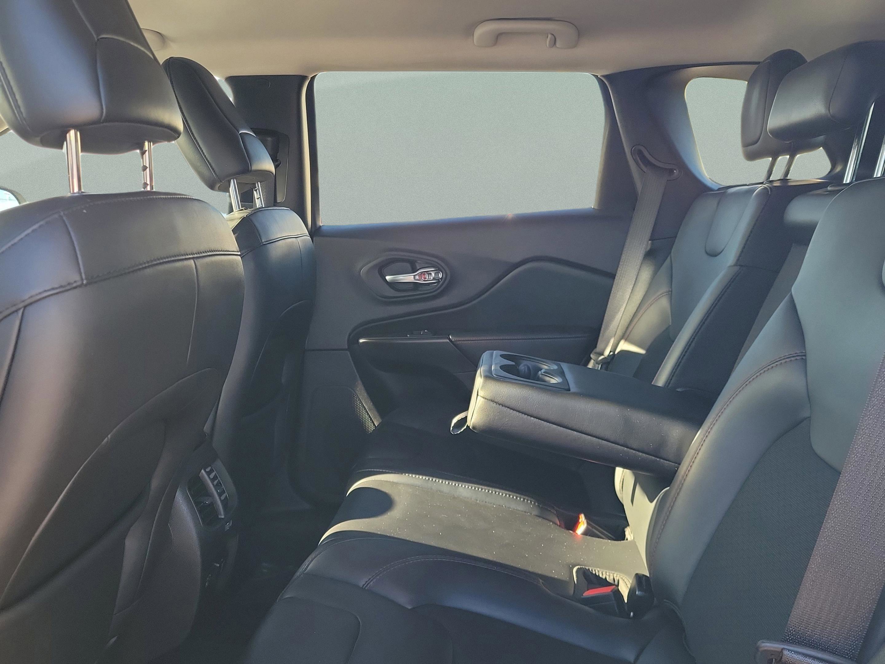 Used 2021 Jeep Cherokee Trailhawk w/ Comfort/Convenience Group image 32