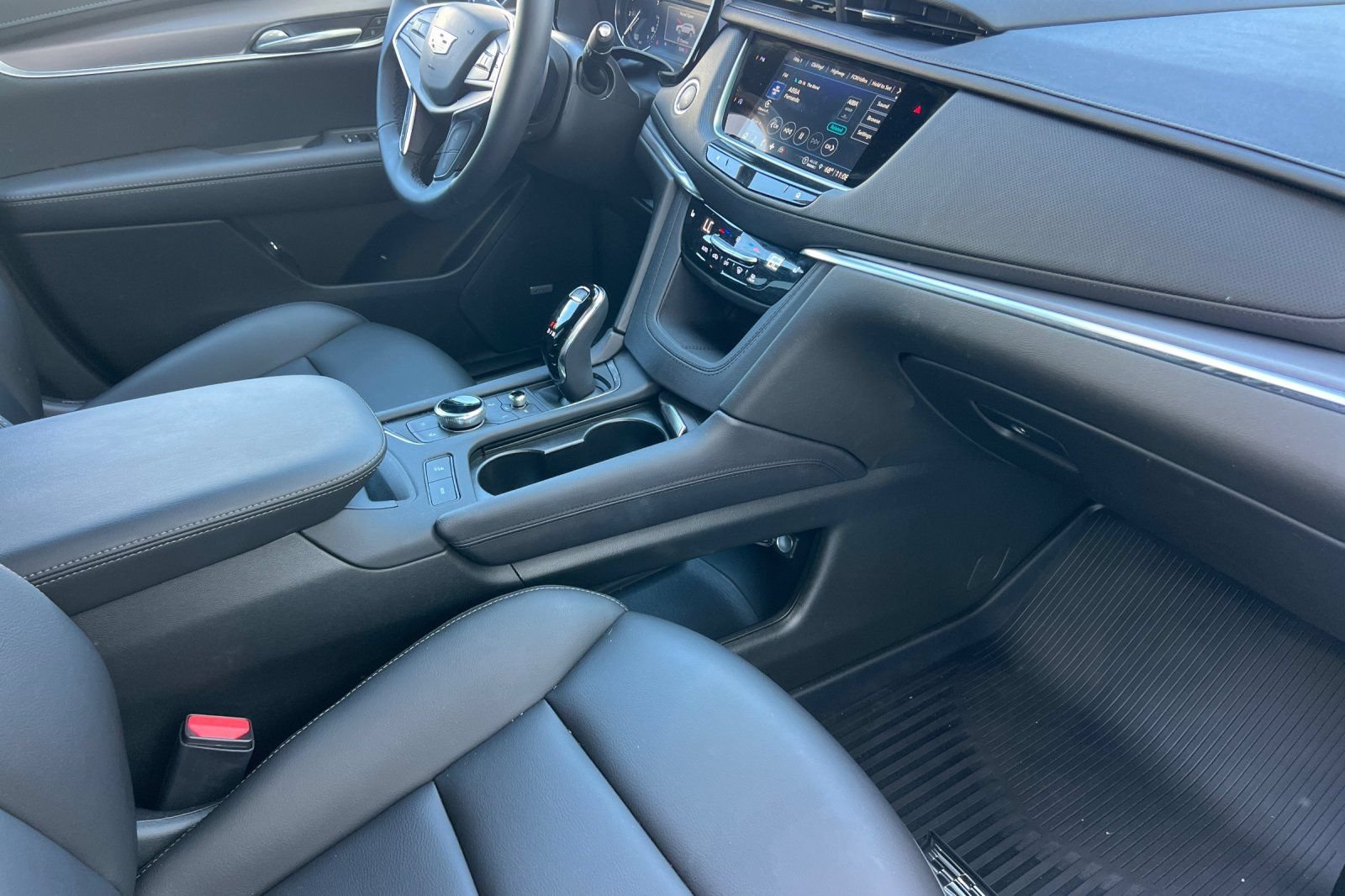 Used 2025 Cadillac XT5 Luxury w/ LPO, Floor Liner Package FWD image 18