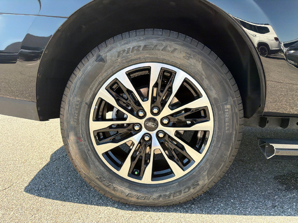 Used 2025 Ford Expedition Platinum AWD/4WD image 17