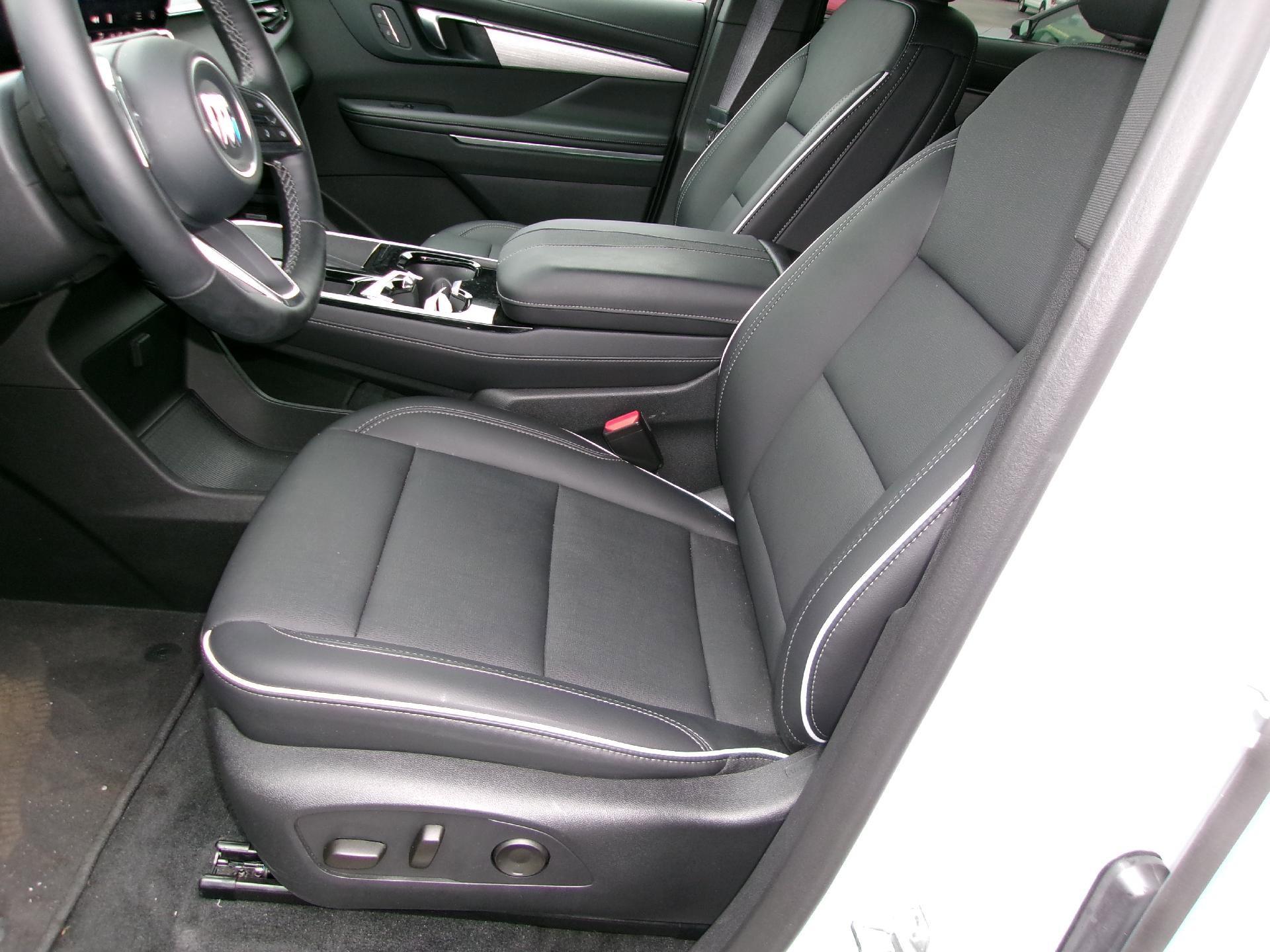 Used 2025 Buick Enclave Preferred image 10