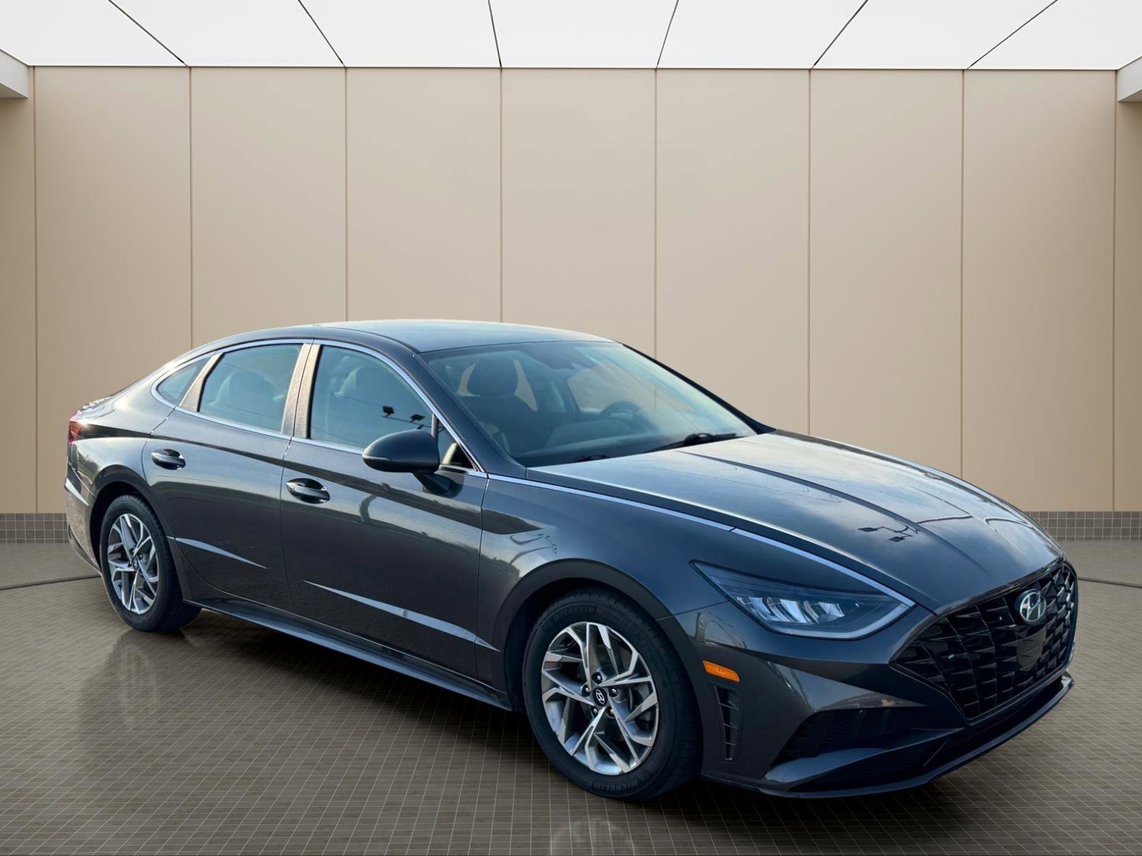 Used 2020 Hyundai Sonata SEL image 2