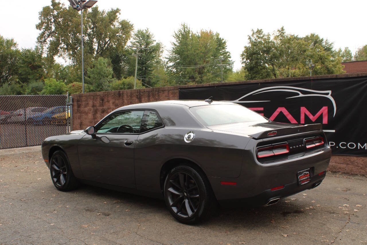Used 2023 Dodge Challenger SXT image 3